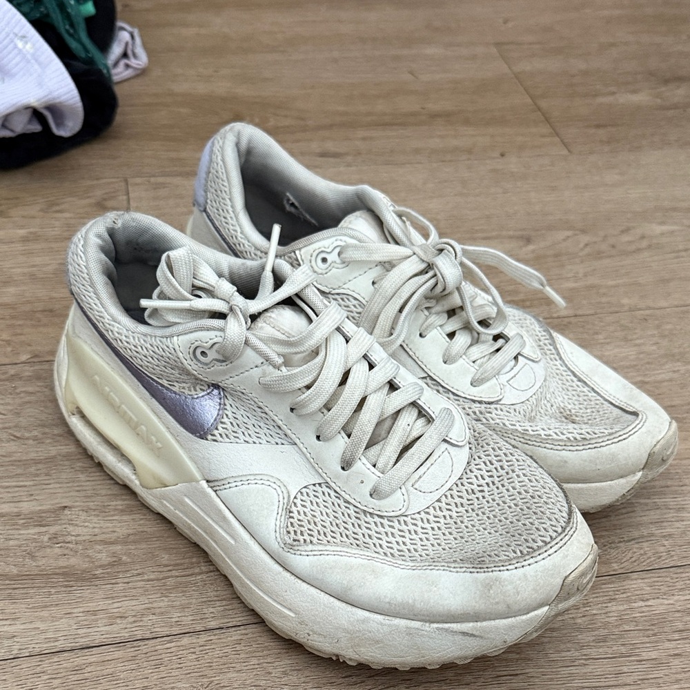 Nike Women's Off-White and Light Purple Sneakers